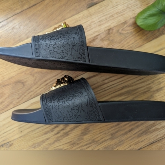 NEW Versace Black Pool Slide Sandals with Gold Medusa Head - Picture 15 of 16